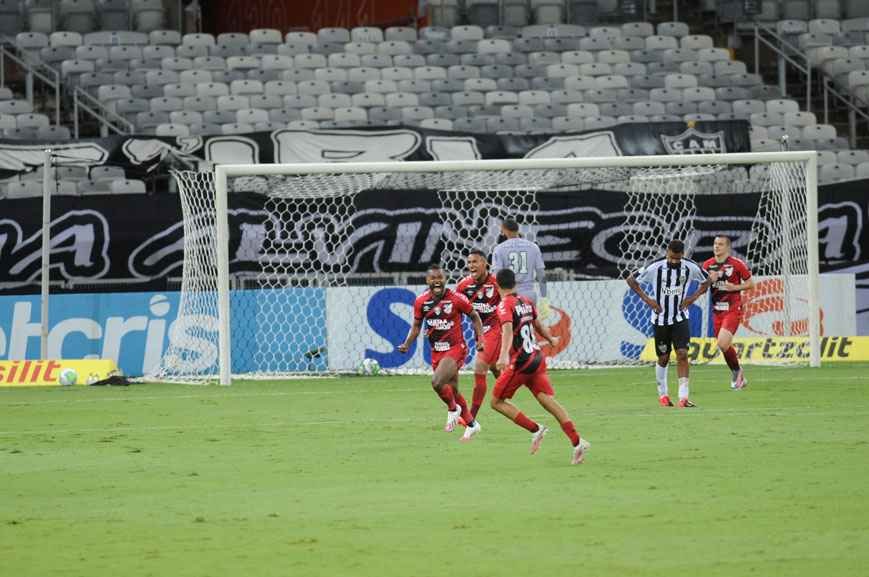 Pra variar, nada continua sendo fácil para o Galo. Que a maré vire - Alexandre Guzanshe/EM/D.A Press