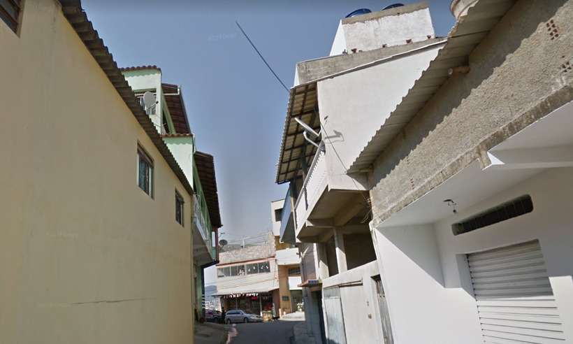 Mulher coloca fogo em apartamento após ser agredida pelo marido - Google Street View