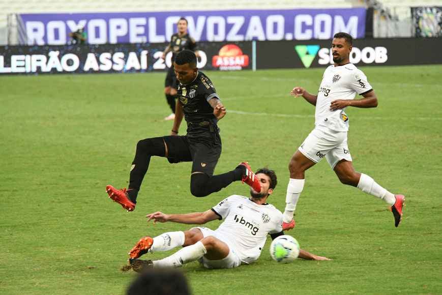 Galo empata com o Ceará e retoma a liderança do Brasileirão - Kely Pereira/Agif
