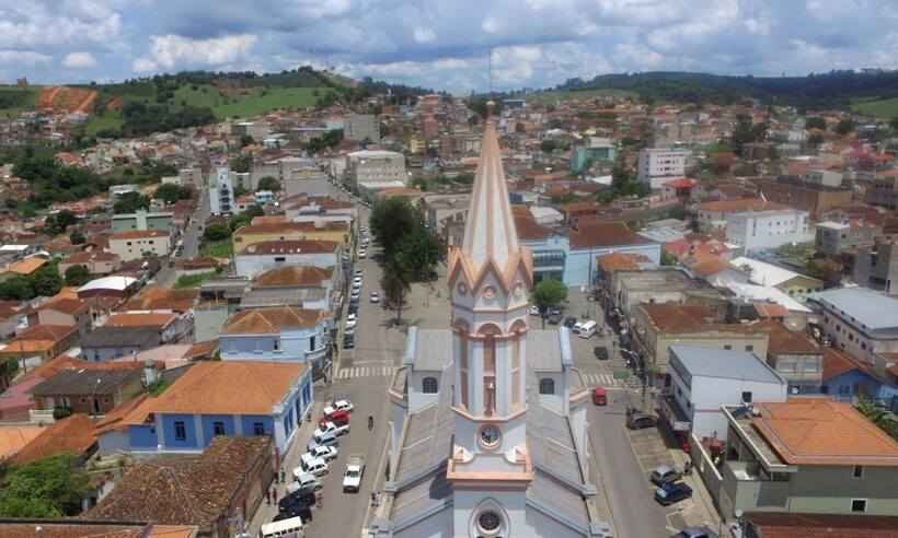 Idoso de 102 anos agride esposa com canivete e é preso em Campestre  - Divulgando Minas Gerais/Reprodução
