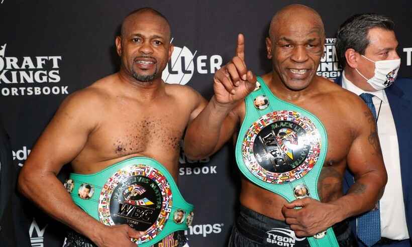 Volta de Mike Tyson ao ringue, aos 54 anos, termina com empate simbólico - Joe Scarnici/Getty Images