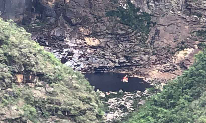 Homem despenca de 15 metros na Cachoeira do Tabuleiro, na Serra do Cipó - CBMMG/Divulgação