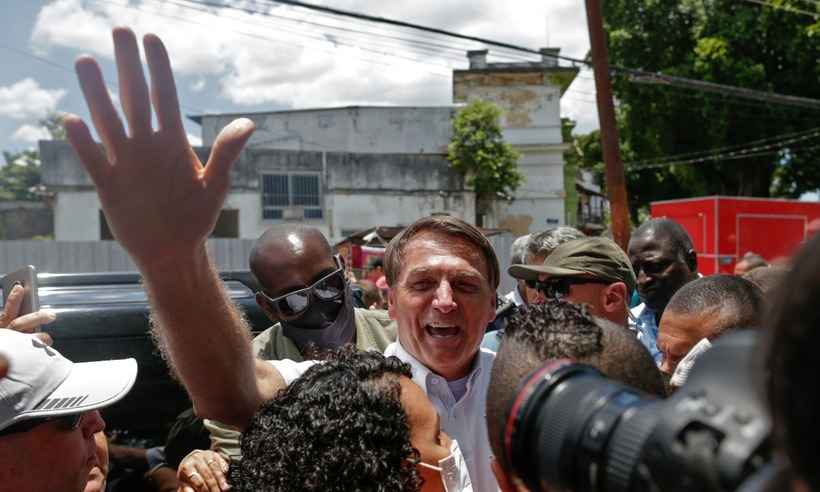 Bolsonaro vota no RJ e volta a defender voto impresso: 'É uma necessidade' - Andre Coelho / AFP