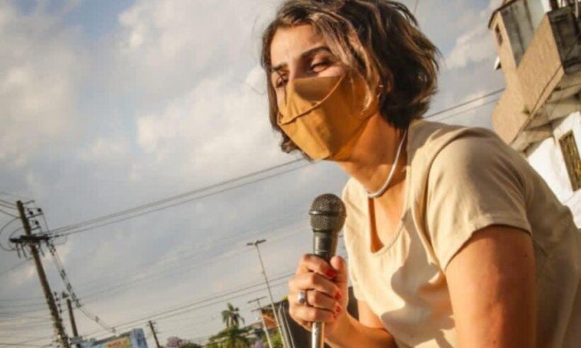 Manuela vota em Porto Alegre e critica campanha marcada por fake news - Divulgação/rede social