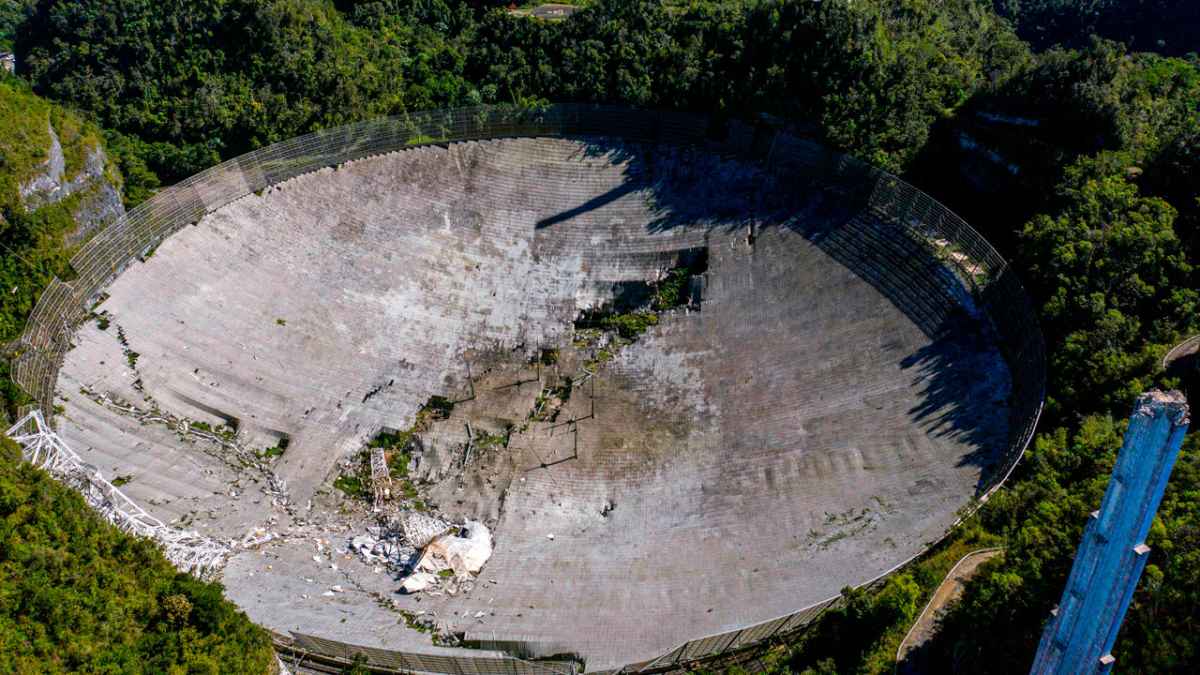 Histórico telescópio de Arecibo em Porto Rico entra em colapso - RICARDO ARDUENGO/AFP 