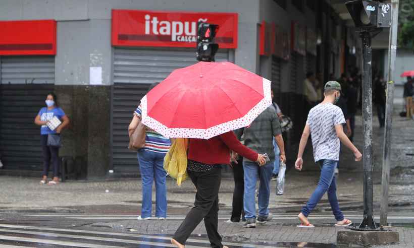 Pancadas de chuva permanecem em todo estado; BH tem alerta da Defesa Civil - Edésio Ferreira/EM/D.A Press