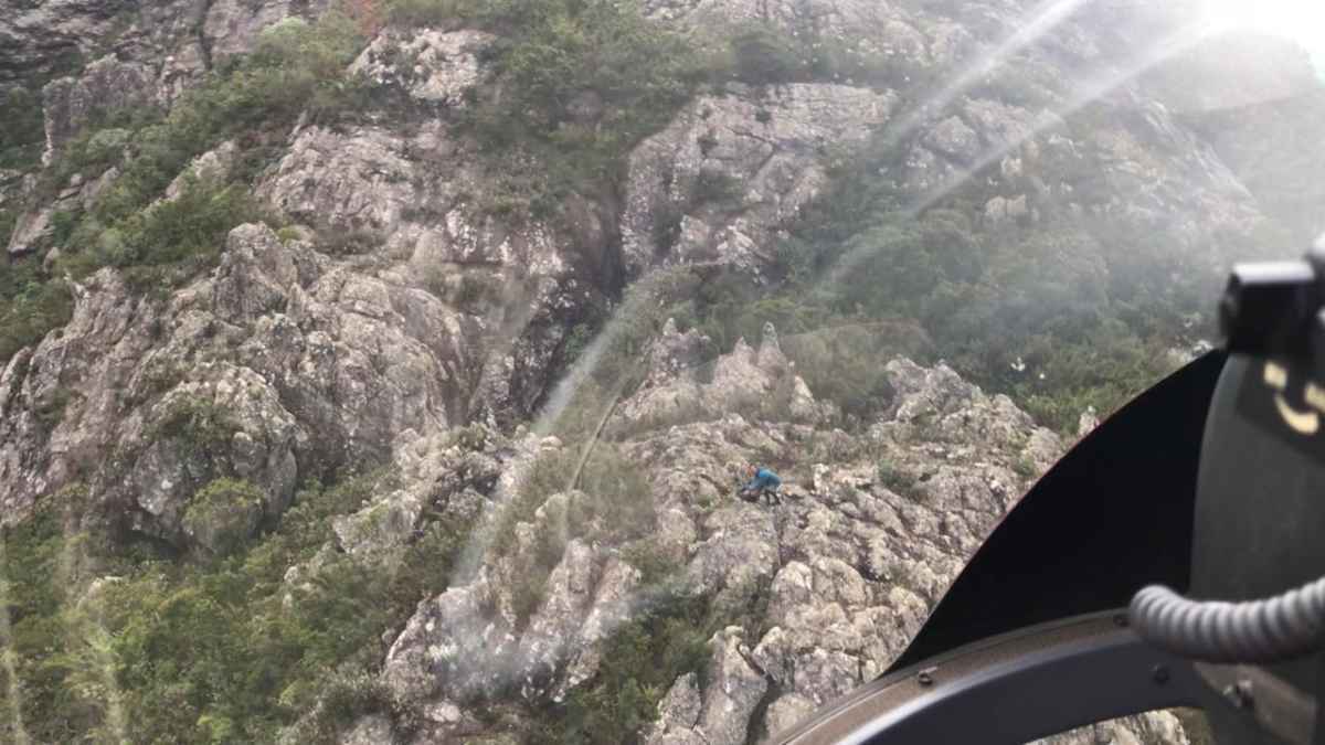 Bombeiros resgatam homem que ficou perdido por três dias na Serra do Caraça - CBMMG/Divulgação