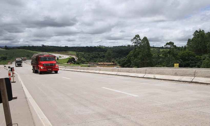 BR-381: rodovia vira terreno de promessas eleitorais e obras inacabadas - Edesio Ferreira/EM/D.A Press