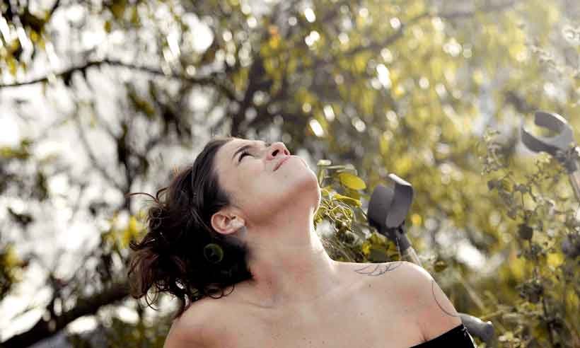 Em videopoema, Brisa Marques expõe fragilidades e potência do corpo - leandro Miranda/DIVULGAÇÃO