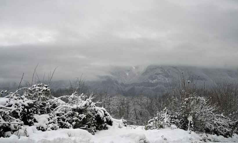 Acidente de helicóptero de resgate mata cinco pessoas nos Alpes - JEAN-PHILIPPE KSIAZEK / AFP