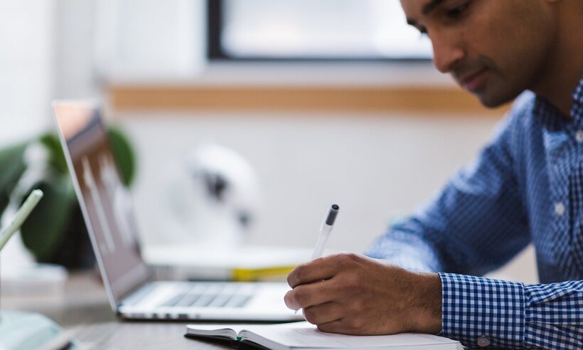 Grupo Sotreq abre programa de 88 vagas de estágio e trainee -  StockSnap /Pixabay 