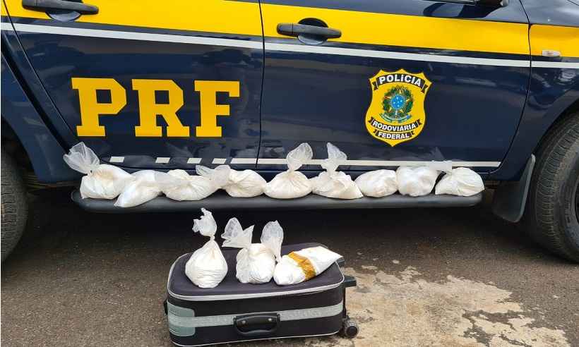 PRF prende jovem com 12kg de material para refino de cocaína - Divulgação/PRF