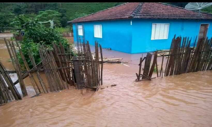  Chuva intensa atinge Maria da Fé e invade cerca de 20 casas  - Redes Sociais/Reprodução