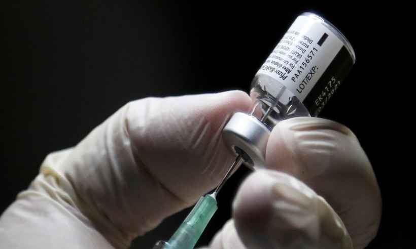 COVID-19: Canadá inicia vacinação por Toronto e Quebec - Carlos Osorio/AFP