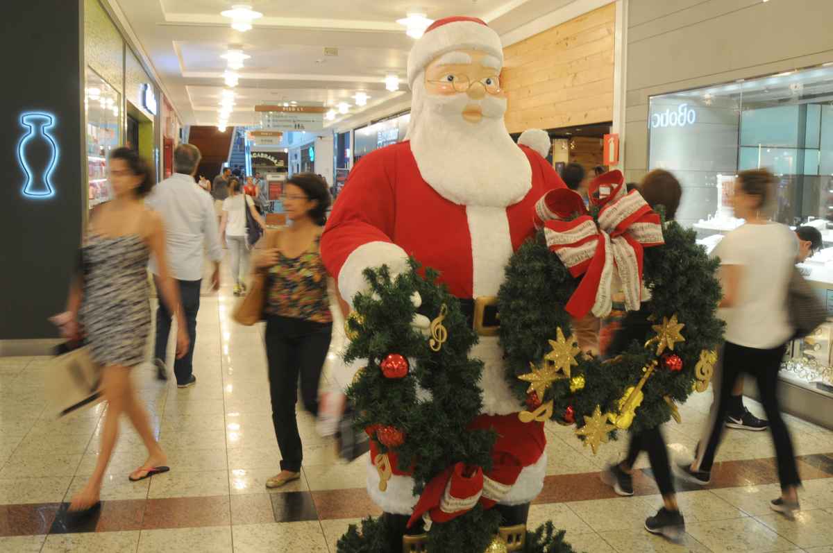 Compras de Natal pela internet vão superar vendas nas lojas físicas em 2020 - Tulio Santos/EM/D.A Press - 26/12/2017