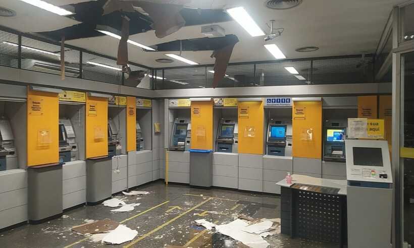 Sul de MG: temporal alaga casas e derruba teto de agência bancária  - Defesa Civil/divulgação