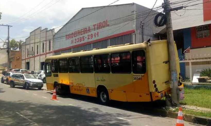 Homem rouba ônibus na Estação Diamante e bate o veículo ao tentar fugir  - BHTrans /Divulgação