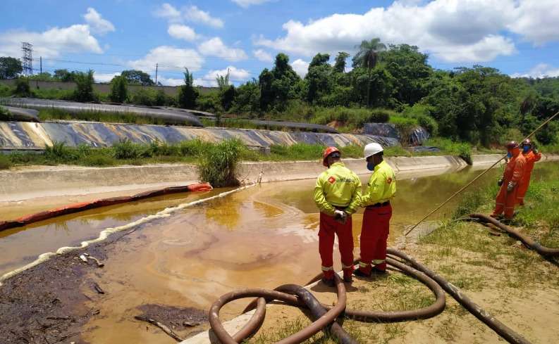 Vazamento de óleo da BR Distribuidora causa transtornos em Betim - Sindipetro-MG/Divulgação
