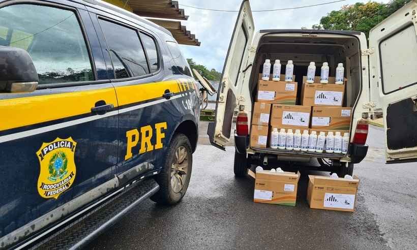 PRF apreende 120 litros de inseticida falso em Patos de Minas - Divulgação/PRF