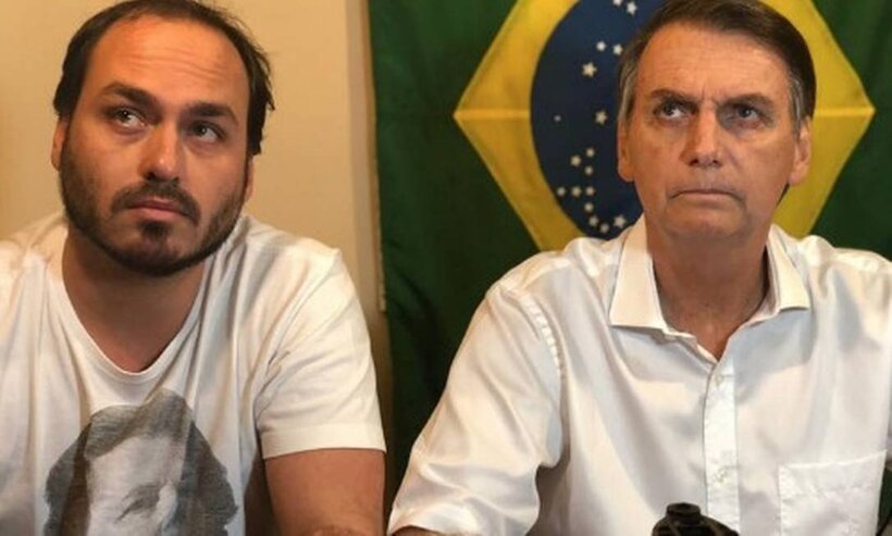 Bolsonaro visita Carlos em hospital de Brasília após procedimento médico  - Reprodução