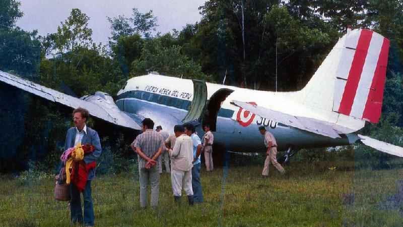A queda de avião que transformou viagem de lua de mel em aventura pela selva amazônica - Holly Fitzgerald