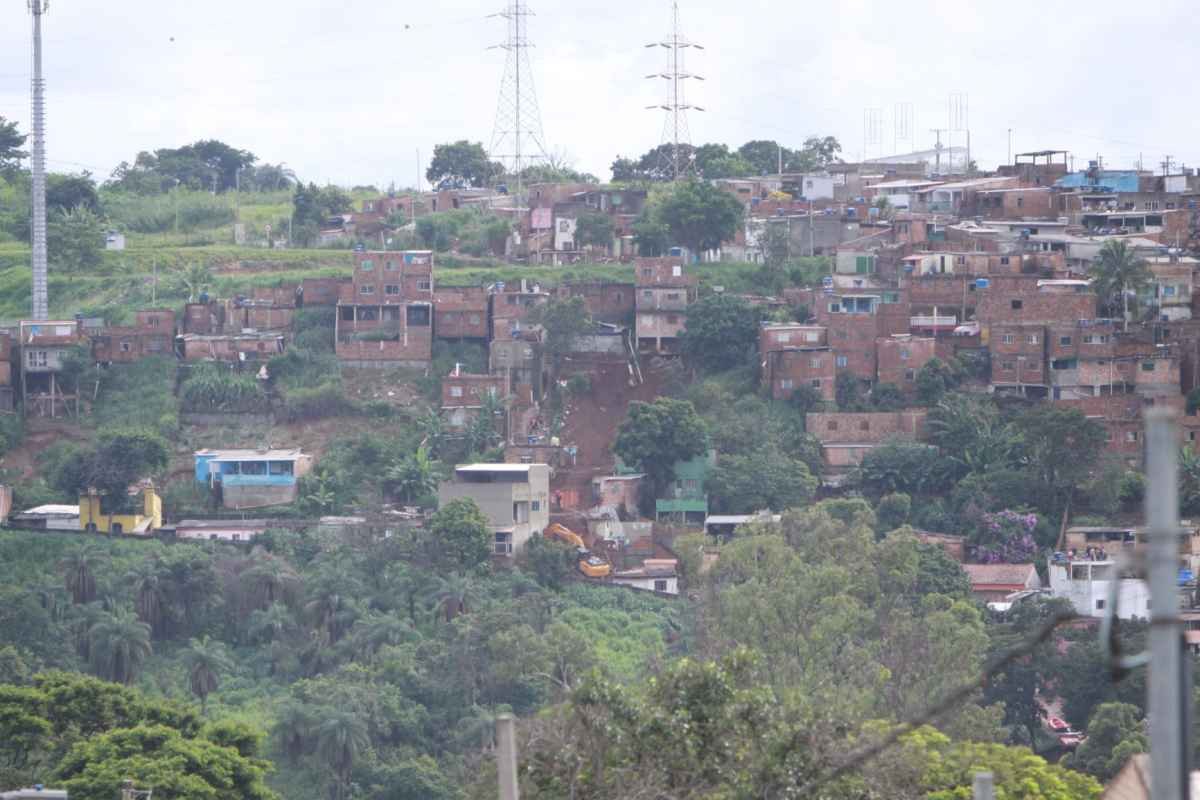  Chuva em BH: o que fazer e quem procurar em caso de emergência - Edesio Ferreira/EM/D.A Press