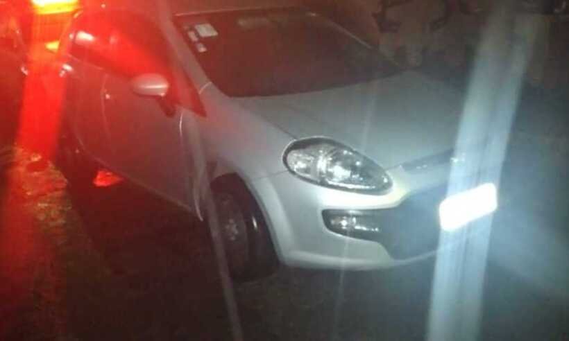 Motorista de aplicativo escapa da morte ao saltar de veículo em movimento - PMMG/Divulgação