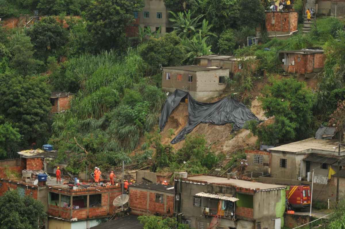 Deslizamento em chuvas: como acontece e como identificar riscos - Alexandre Guzanshe/EM/D.A Press