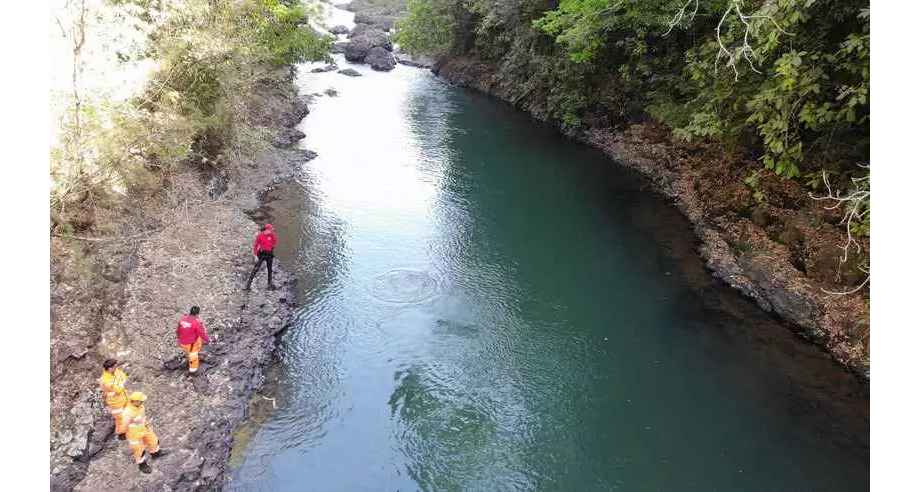 Bombeiros localizam vítima de afogamento na Cachoeira da Fumaça - 8º BBM/Divulgação