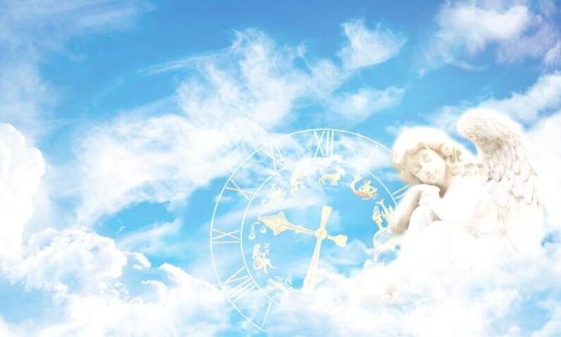 Previsões 2021: cartas  e números na mesa - LMoonlight/Pixabay