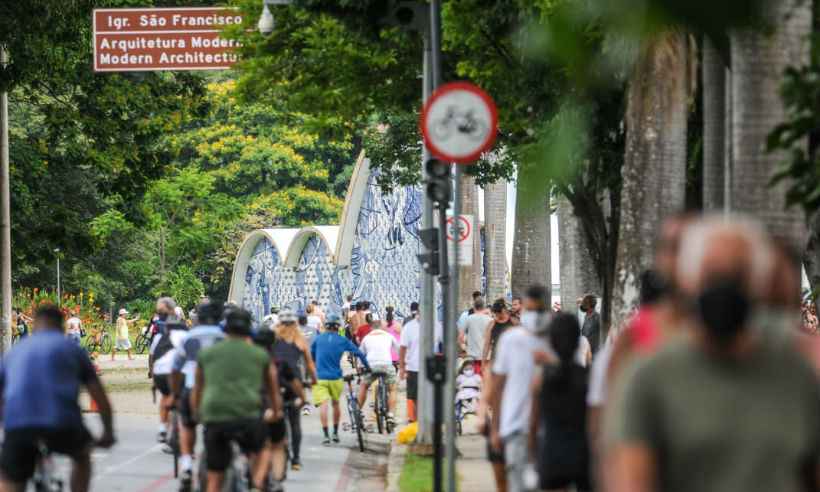 BH tem manhã movimentada na véspera do fechamento - Leandro Couri/EM/D. A. Press