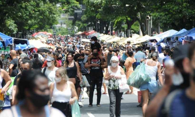 Feira Hippie fica lotada no último dia antes de BH fechar o comércio - Juarez Rodrigues/E.M/D.A Press