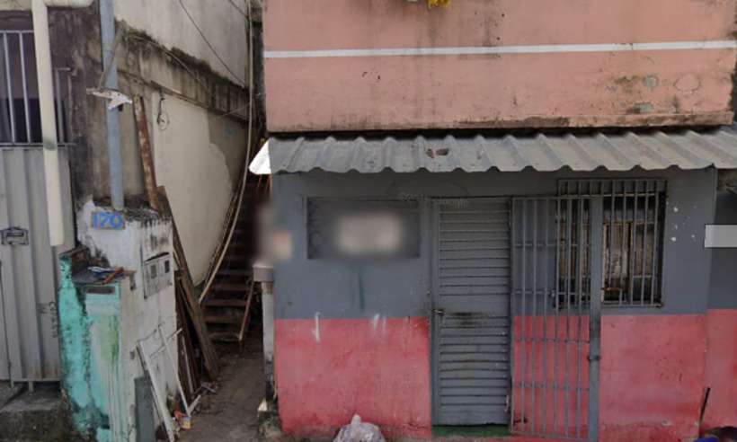 Alcoolizado, homem dorme e bota fogo na própria casa com guimba de cigarro - Reprodução/Google Street View