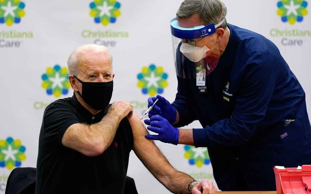 Joe Biden toma segunda dose da vacina contra COVID-19 - AFP/Reprodução