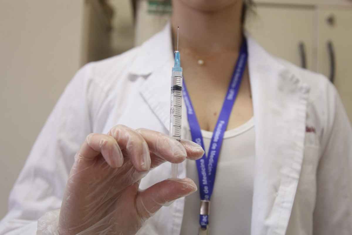 CoronaVac tem eficácia geral abaixo de 60%, diz site - CCS Medicina UFMG/Divulgação
