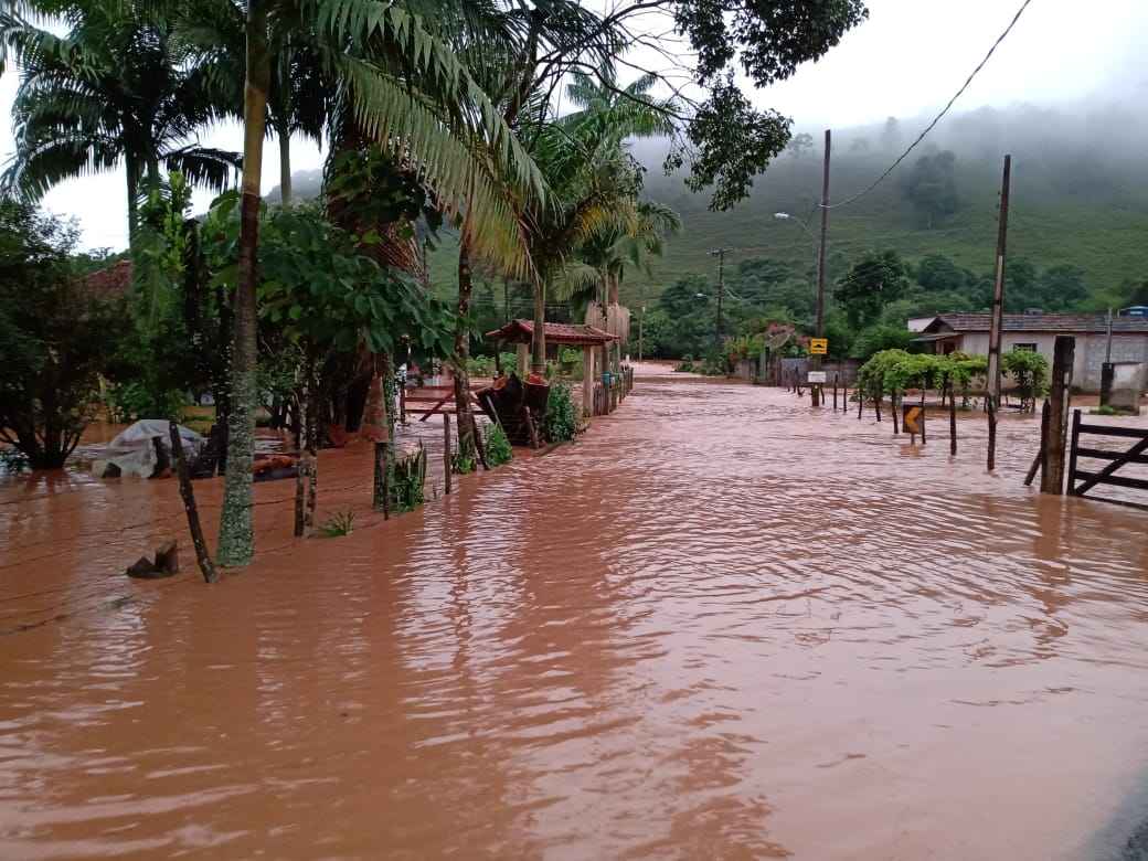 Tromba d'água deixou quase 100 pessoas desalojadas em Barbacena  - Divulgação/ CBMMG