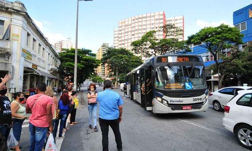 Motorista de ônibus é ameaçado de morte por passageiros no Centro de BH - Túlio Santos/EM/D.A Press. Brasil