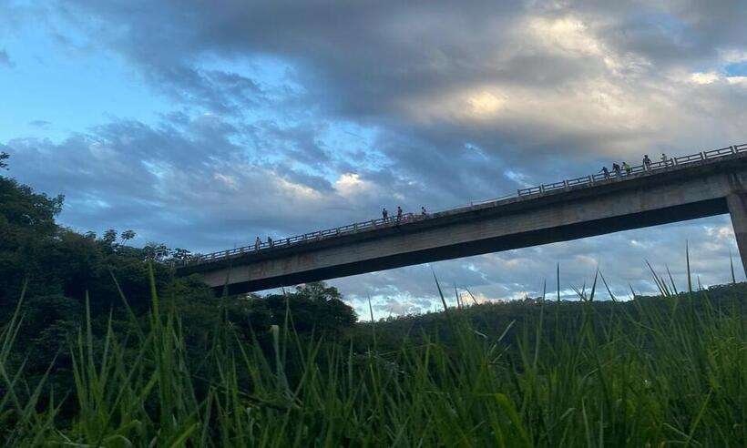 Acidente na BR-381: quatro homens morrem em queda de caminhão - Ana Raquel Lelles/EM/D.A Press