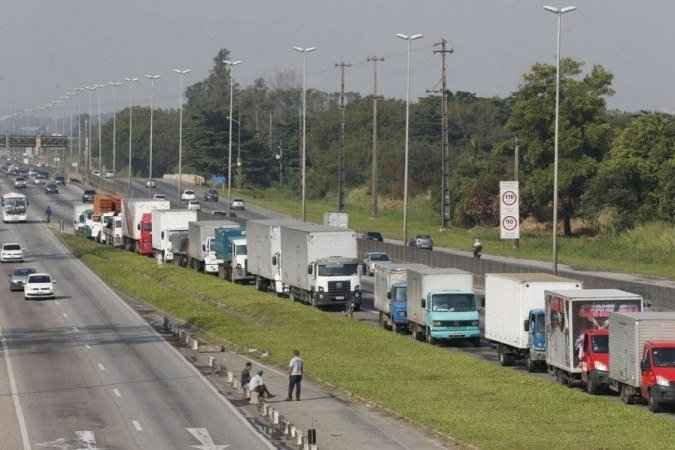 Caminhoneiros convocam outra assembleia para se mobilizar por greve - Tânia Rêgo/Agência Brasil
