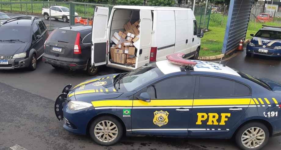 PRF prende trio, liberta refém e recupera carga de medicamentos roubada  - PRF/Divulgação