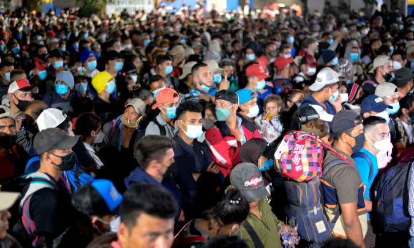 Caravana de emigrantes rumo aos EUA reúne mais de 9 mil na Guatemala - Orlando SIERRA/AFP