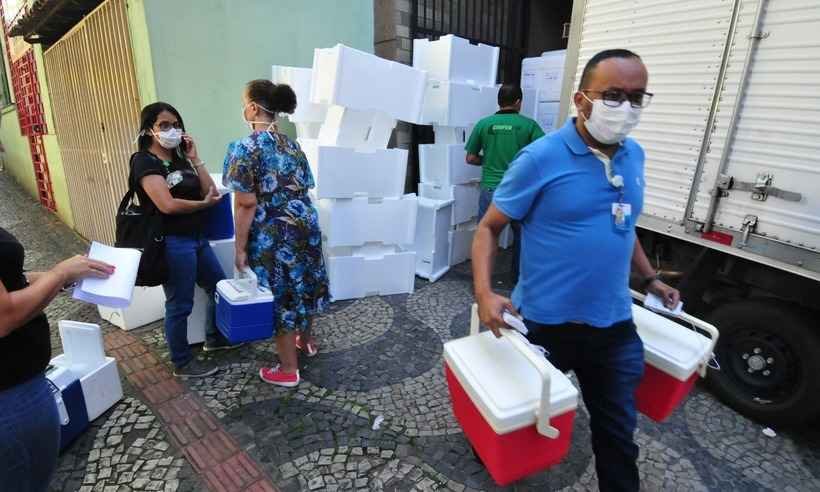 COVID-19: PBH recebe 128.388 mil doses da vacina e inicia distribuição - Tulio Santos/EM/D.A. Press