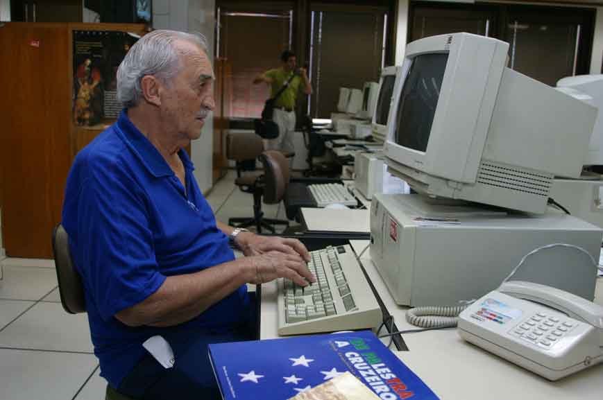 Cruzeiro precisa aprender com as lições solidárias de sua velha guarda - MARCOS MICHELIN/EM/D.A PRESS - 11/9/02