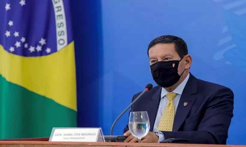 Para Mourão, rejeição a Bolsonaro aumentou devido a 'ruído' sobre vacinação - Romério Cunha/VPR