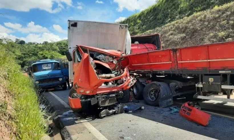 Ultrapassagem imprudente resulta na morte de caminhoneiro - Divulgação/CBMMG