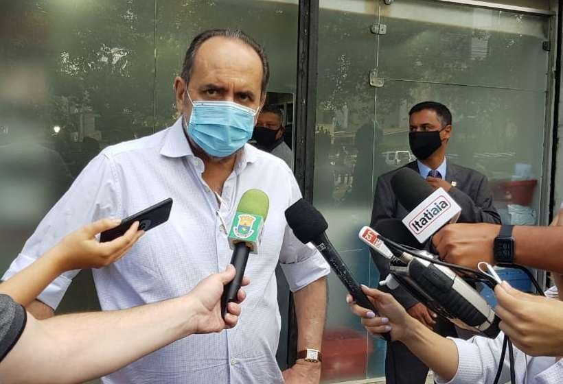 Kalil: ''Todos os profissionais de saúde serão vacinados nesta semana'' - Túlio Santos/EM/D.A Press