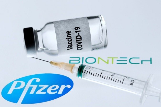 Pfizer e BioNTech: vacina é eficaz contra cepas sul-africana e britânica - JOEL SAGET / AFP