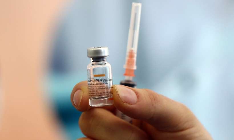 Governo federal confirma mais 54 milhões de doses da Coronavac - Adem Altan/AFP