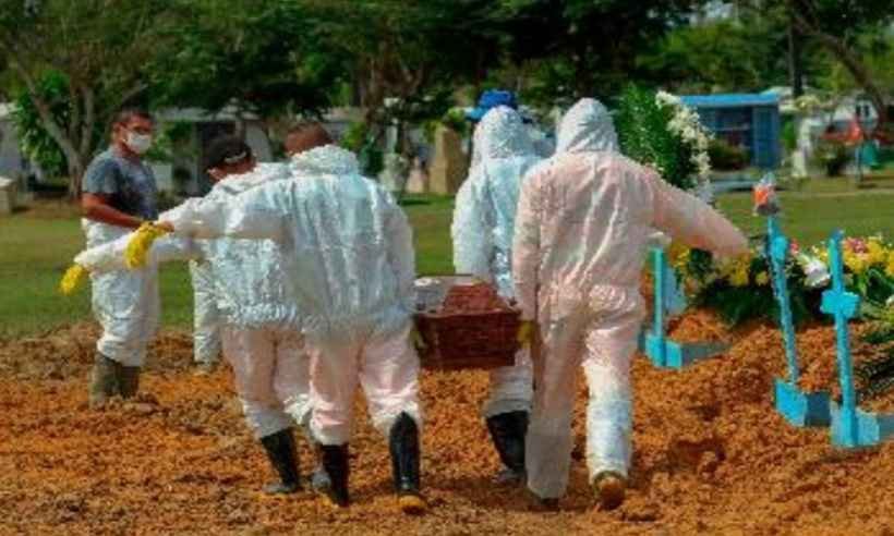COVID-19: Percentual de mortos sem fator de risco cresce no Amazonas -  MARCIO JAMES/AFP