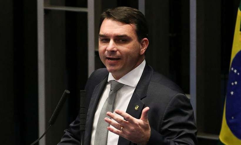 Colega de Senado, Flávio Bolsonaro parabeniza Pacheco pela eleição  - Fábio Rodrigues/Agência Brasil